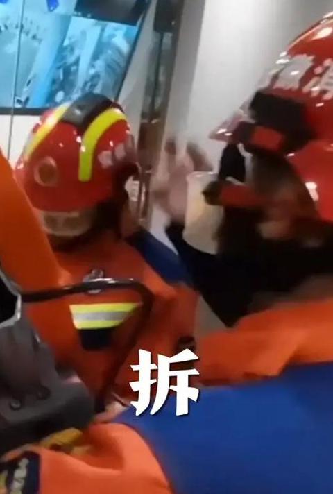 门夹住手了紧急处理