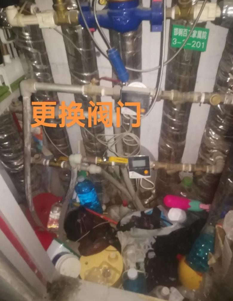 暖气管道两个管一个热一个不热