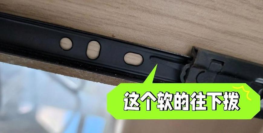 电脑桌抽屉滑轨掉落维修指南